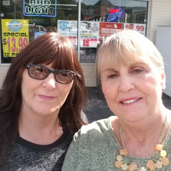 Meet your Poshers, Peggy and Pam - Picture 1 of 1